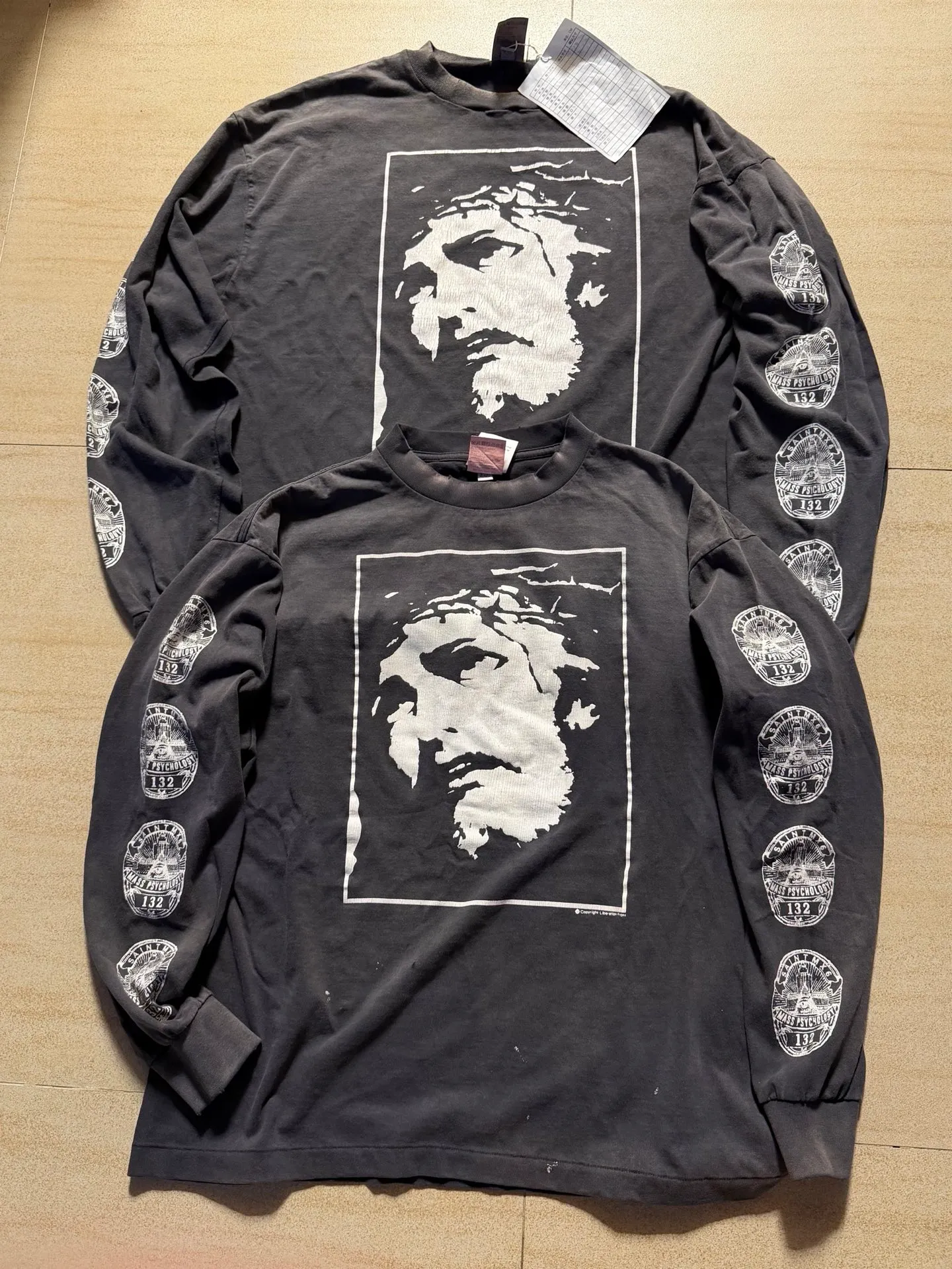 Domestic top printing factory OEM, top purchasing agent level SAINT Mxxxxxx LOVE SAINT LS TEE/BLK LOVE SAINT Big Jesus washed and distressed long sleeves, washed black S-XL, cylindrical cloth Assute dyeing, heavy washing, maliu water fading, pure hand-splashed ink holes, simulated natural fading and distressed effect, correct version, correct main mark/wash mark/angel anti-counterfeiting mark